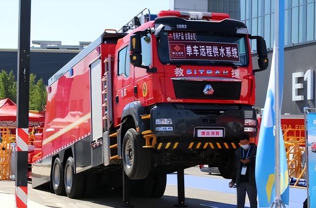 一辆进口消防车2400万！中国连航母都能造，为何却造不出消防车？