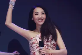 过气港星内地商演月赚百万，和丈夫结婚21年没领证，孩子都20岁了图片