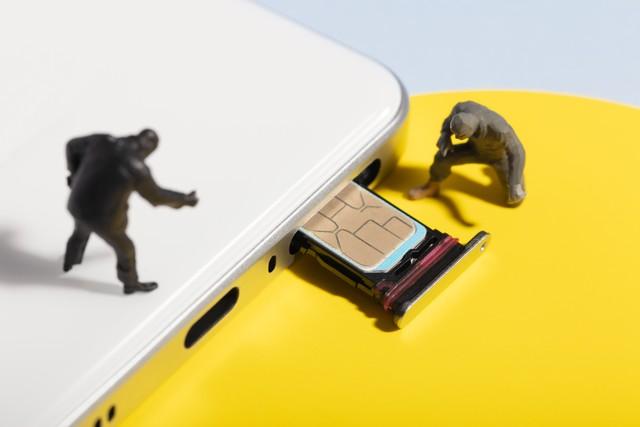 苹果双标？外国手机为何没有洞？