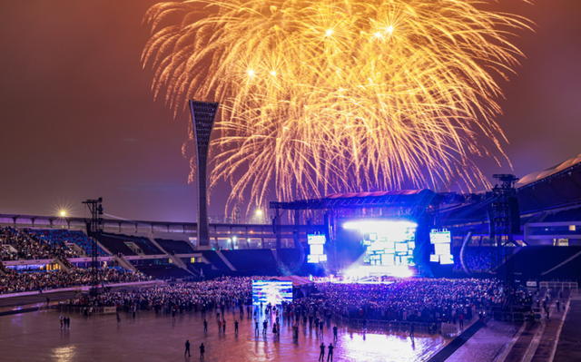 “一城双演、文体共融”火热图景在椰城绽放