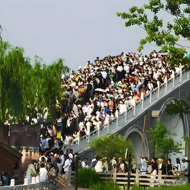 旅游为啥总踩雷？景区宰客旅行社挖坑，该治治旅游的“短视病”了