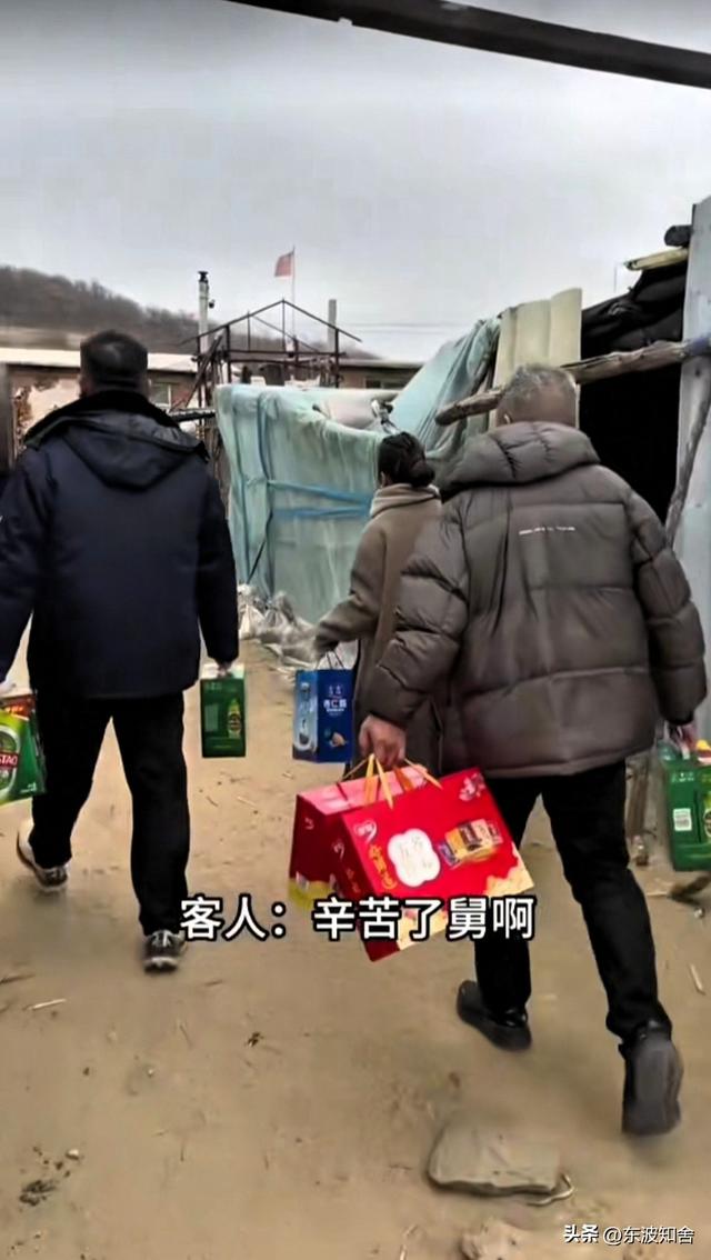 徐姥姥首次曝光家庭关系	，没想到引争议 ：到处乱糟糟 真孝顺吗？