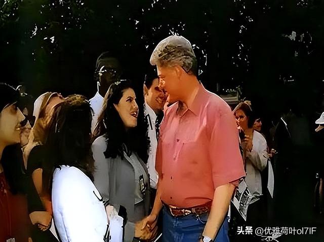 克林顿不是男人！要用雪茄助兴？莱温斯基：他把我当成“自助餐”