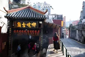 港澳全面上映《哪吒2》 “魔丸”掀起观影狂潮图片