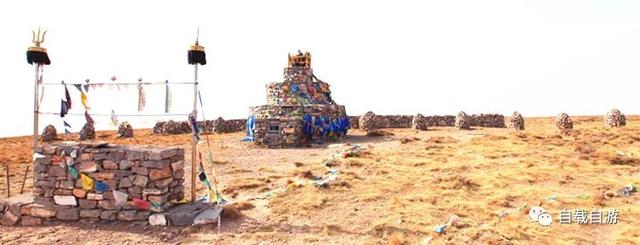 登顶鄂尔多斯最高山，山顶奇特，状如桌面，故有桌子山之俗称