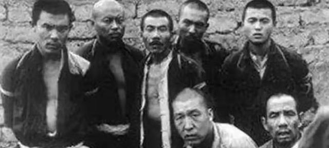 我国最后一个土匪，杀害叔叔，霸占婶婶，让解放军追踪了15 年！