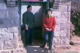 94年退伍回村，女友不让我进门，六天后，堂妹带个姑娘找上门图片