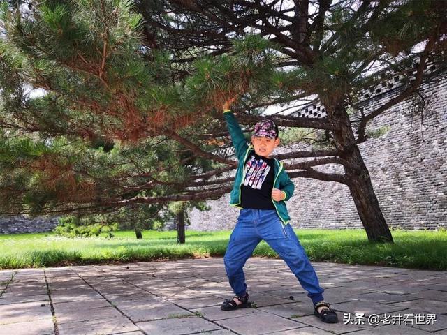 夏日闯关东（三）观看二人转‖井明新
