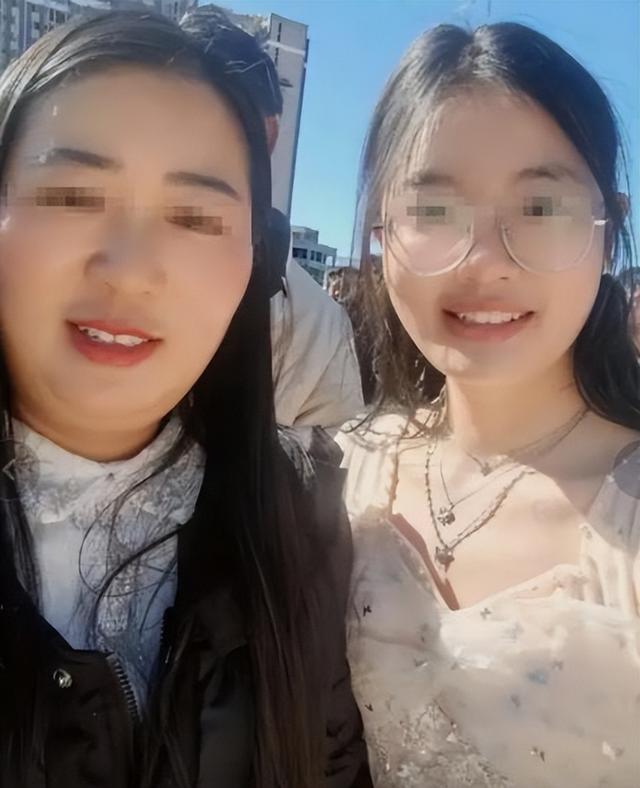 四川高考女孩杜彬洋去世！仅18岁，刚被北川医学院录取，弟弟立碑
