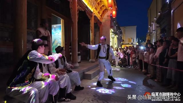 世界各地游客：“很松弛很Chill”！为八坊十三巷里的消夏“凉”方点赞！