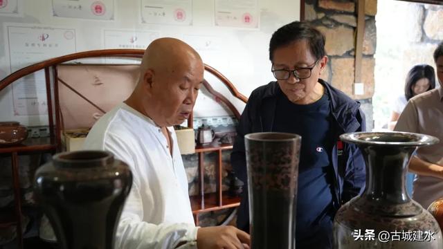 “中国作家驻村计划”启幕！著名作家陈应松深入建水，探寻千年古城的文化密码