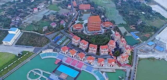 包10位情妇，睡觉靠翻牌	，生下11个私生子，75岁仍在拼命生娃？