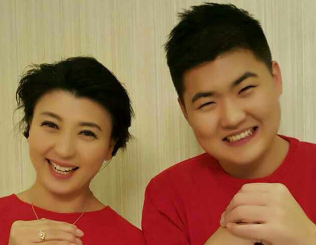 闫学晶哭穷风波大反转！儿子忍不住说出真相，有一点让那英说对了