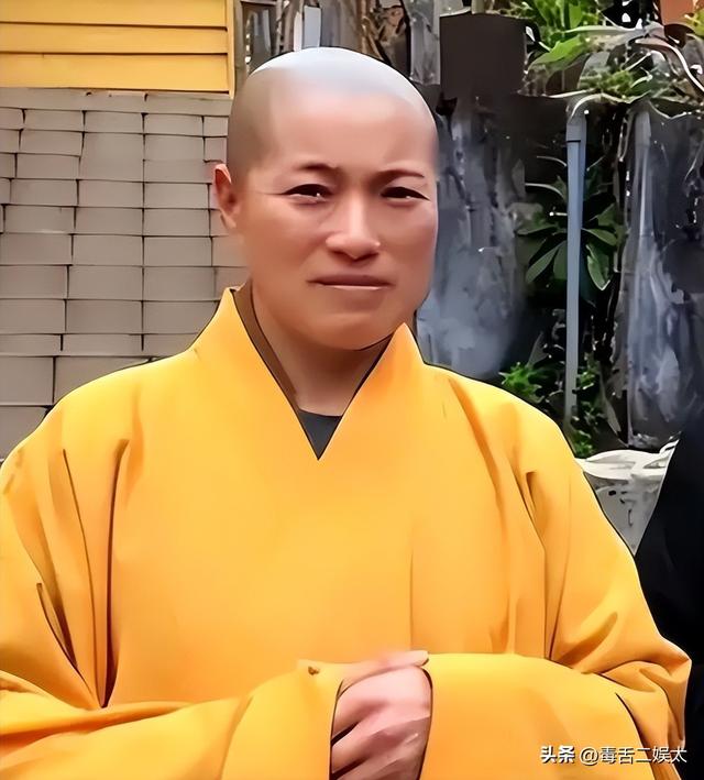 风流尼姑释智定：白天念经晚上夜店，东窗事发时，屋里还藏着假发