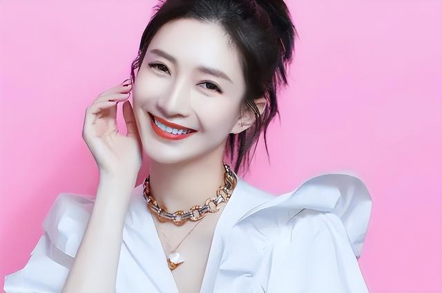 海外产子真相大白6个月，39岁江疏影罕见露面，近照曝光令人意外