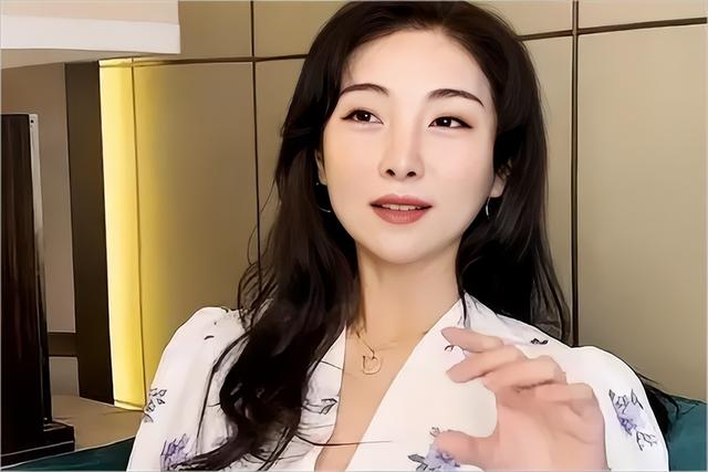 “买英国精子生3娃”的山东女人，7年后现状曝光，一年百万开销