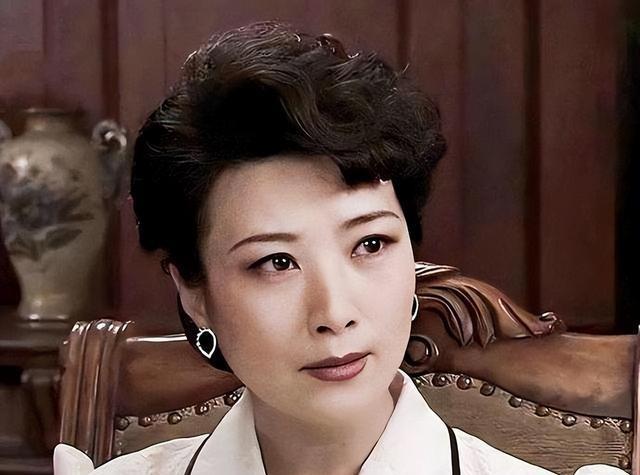 权色交易、陪睡上位，她压根不沾边	，简直是娱圈的一股“清流”