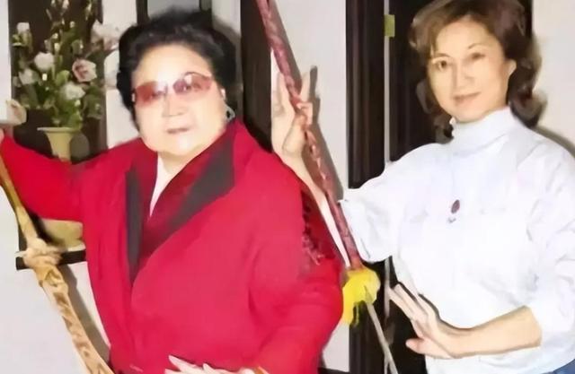 扎根美国、永不回国？带30名演员留美不归	，如今年过花甲归来