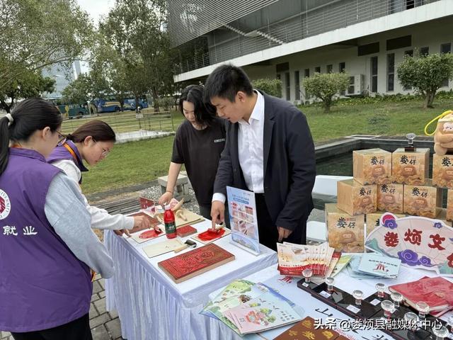 人到山西好风光——娄烦非遗文创、农特产品亮相2025年太原市人才引进宣介深圳专场（深圳大学站）