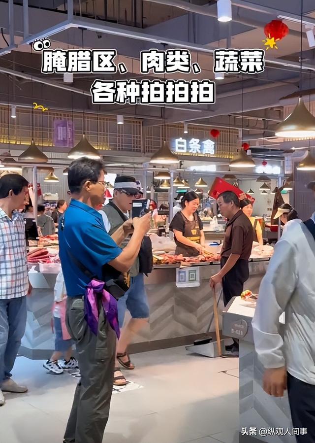 领韩国旅游团参观中国菜市场：试吃乱瞟还不好意思，水果买几十斤