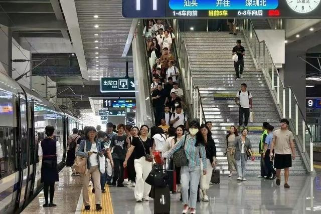 发现团坐高铁看粤东，细数高铁带来的“虹吸效应”