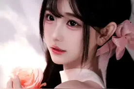 白色丝袜纯欲风，有点小性感图片