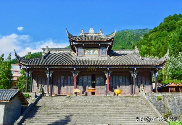 我带着相机，在耿达避暑