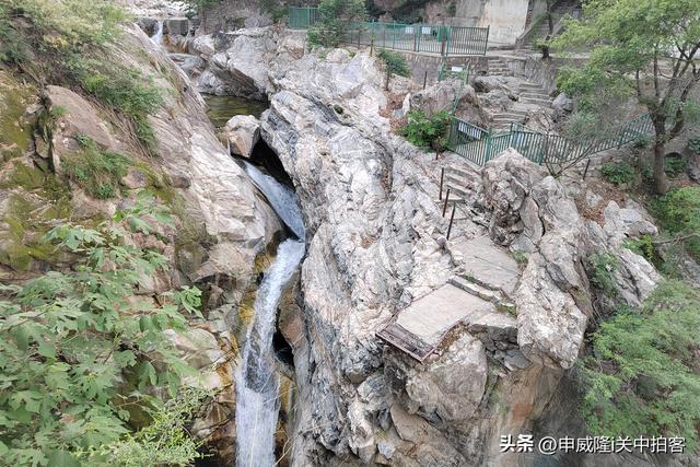 西安市鄠邑区：游览高冠瀑布景区