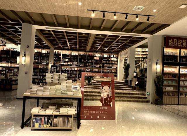 人人只看不买的新华书店，年营收额却达到千亿，靠的是什么？