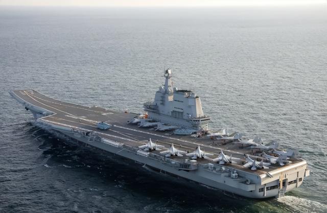 赶在坐飞机来陆前，郑丽文率先发出邀请，国台办明确回应，关键时刻解放军轰6K飞抵台岛周边