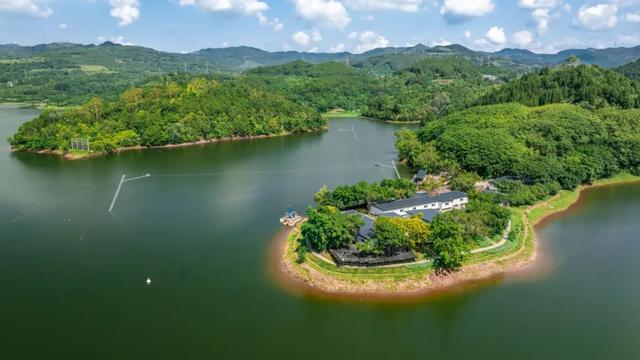 成都出发最快0.5h，山林湖岛间露营烧烤，野趣又好玩！