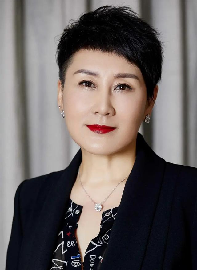 长得丑演技还烂，这5位捧不红的“关系户”，看着就让人闹心