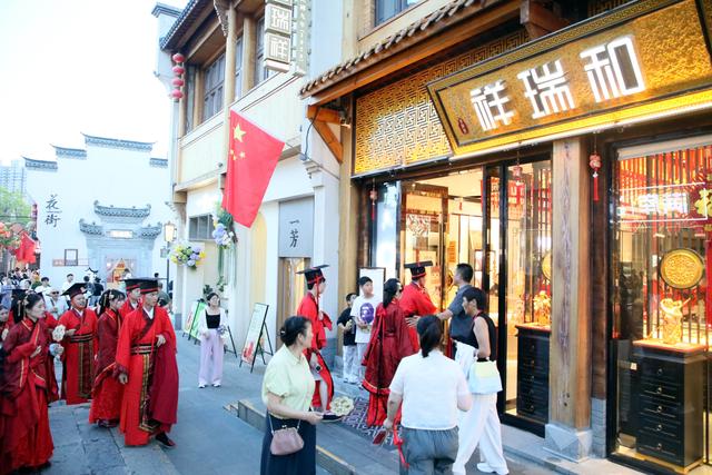 安徽芜湖：七夕浪漫夜，镜湖汉韵展新颜，甜蜜经济助城兴！