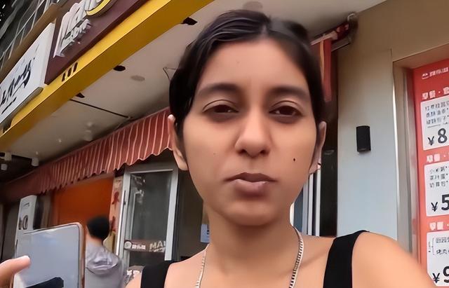 听说印度领先中国，印度美女决定一探究竟，到中国才知道自己被骗