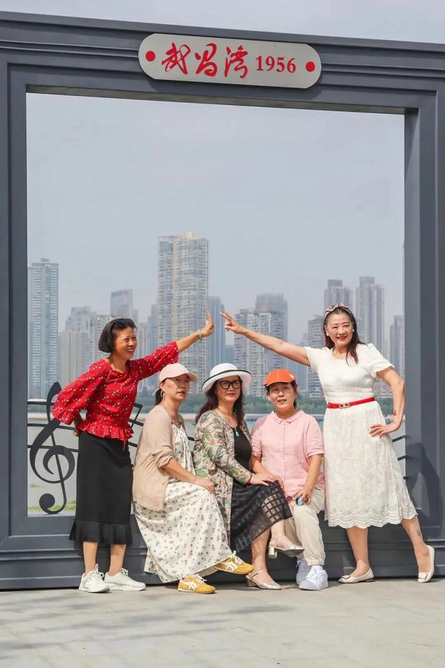 长江地标+1！武汉城建集团建设运营的武昌湾1956公园，爆火！