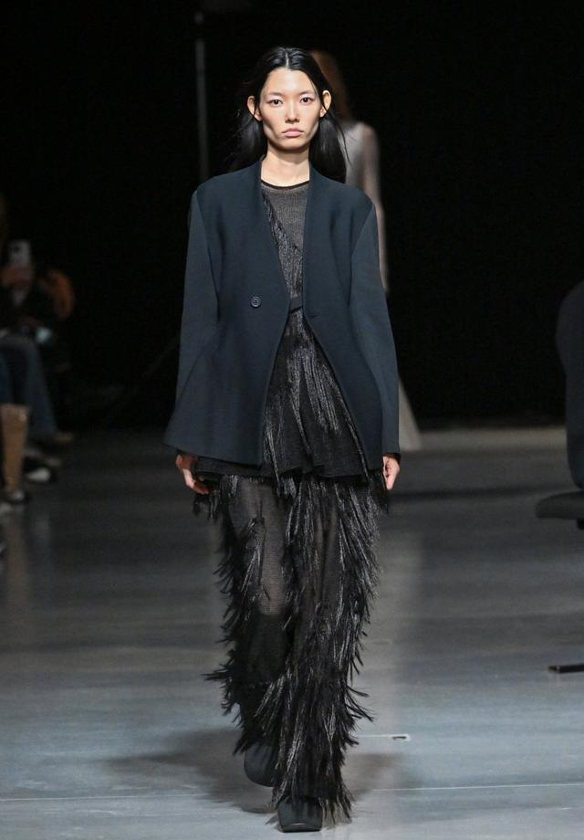 Cfcl 透明如玻璃, 编织着理念, 衣服亦是工具