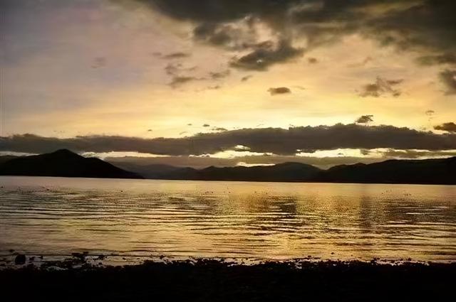 泸沽湖 你还记得吗那时的年纪 我还没忘记当时的日落