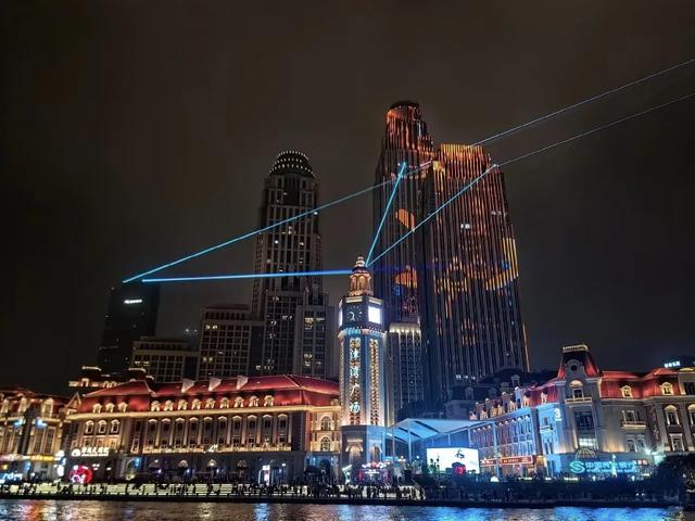 天津举办灯光秀大放异彩，高低得去看看，迎接上合峰会