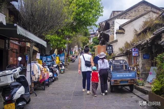 苍山南麓有条青石板路很有味道，中间的龙尾关是南诏军事要塞