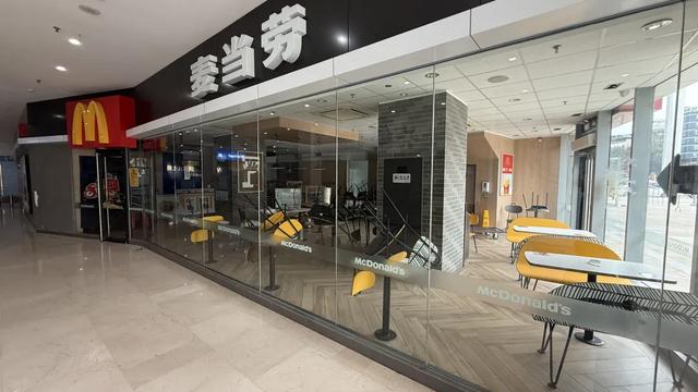 南宁虎丘嘉佑城有大动作?招牌拆掉广场上搭钢架,这是要做什么?