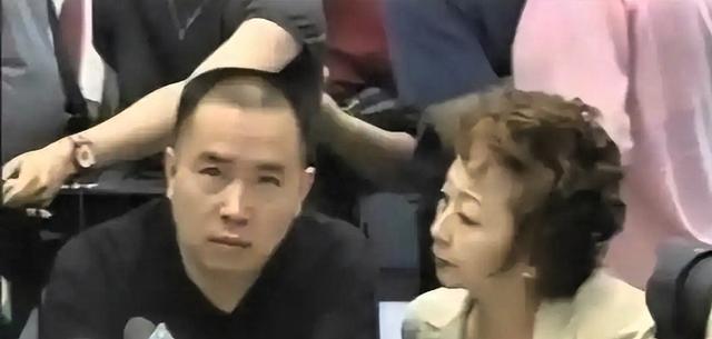 赖昌星前妻曾明娜现状：独居3000平老宅，种花做饭，活成人生赢家