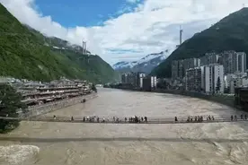 游磨西古镇 享受海螺沟温泉的惬意图片