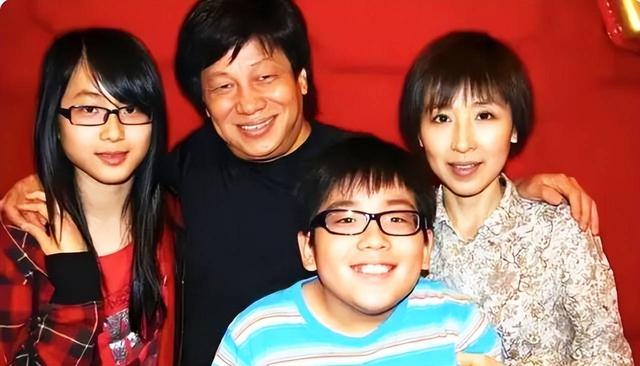 钱再多有什么用！梁小龙遗孀现状，给所有“老少恋”夫妻提了个醒