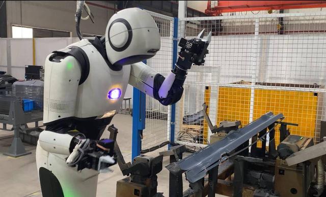 人工智能席卷职场，普通打工人焦虑原因曝光，未来该如何自救？