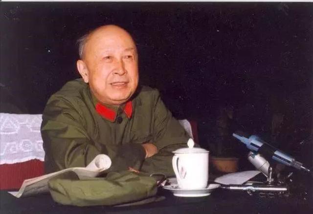 钱学森36岁还未婚，妹妹钱学英帮他相亲，他却说：要不你嫁给我吧