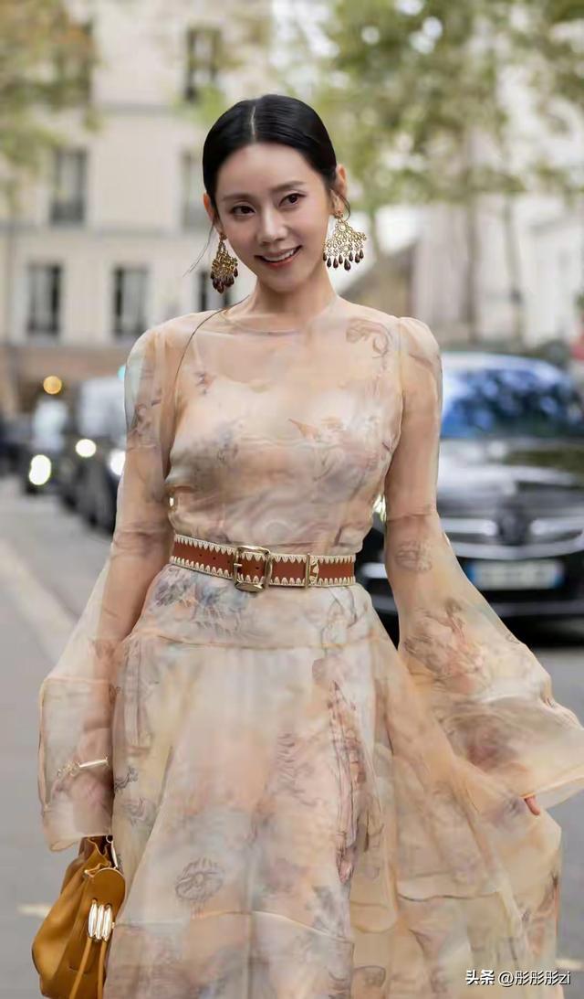 秋瓷炫巴黎时装周压轴登场，透视纱裙配腰封美到窒息，生图绝了！