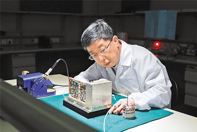 中美卫星对比：美国精度仅0.1米，250公里外能看清车牌，中国呢