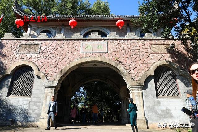 秋色天花板，枫香树下美龄桥