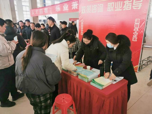 千方百计搭平台 服务企业优环境