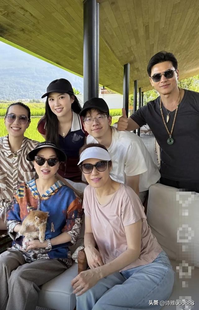 吕良伟杨小娟携汪诗诗和她的一双儿女大理旅游，一起享受田园时光